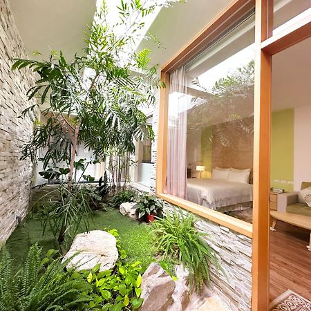 Bed and Breakfast Yage Hotspring House Цзяосі Екстер'єр фото