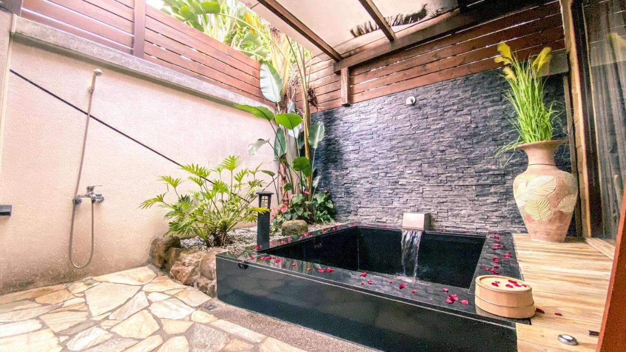 Bed and Breakfast Yage Hotspring House Цзяосі Екстер'єр фото