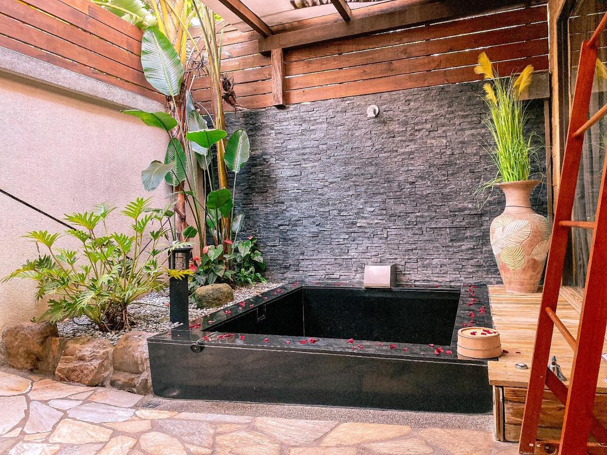 Bed and Breakfast Yage Hotspring House Цзяосі Екстер'єр фото